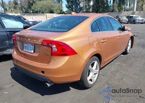 2013 Volvo S60 T5/T5 Platinum/T5 Premier/T5 Premier Plus z USA, uszkodzony, nr VIN YV1612FS1D2190732